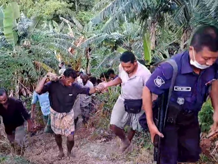 পাহাড় থেকে ‘খুন হওয়া’ যুবকের লাশ উদ্ধার