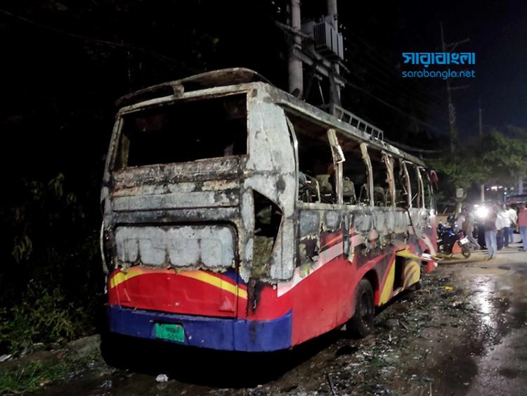 চট্টগ্রামে দাঁড়িয়ে থাকা বাসে দুর্বৃত্তদের আগুন