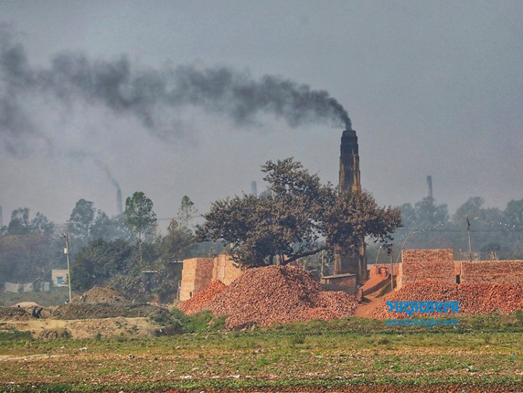 ঈদের ছুটিতেও সবুজ নয় ঢাকার বাতাস