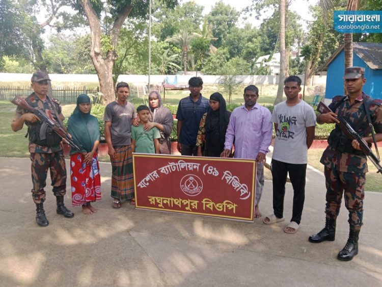 ভারত থেকে বাংলাদেশে অনুপ্রবেশের সময় আটক ৮