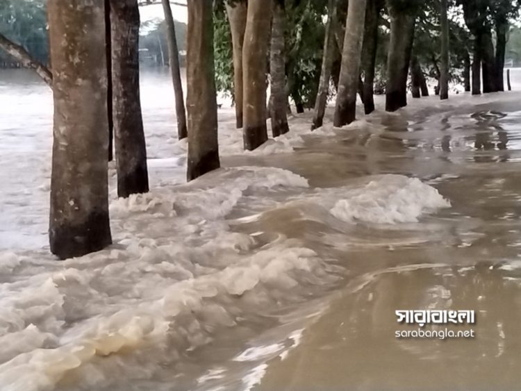 তলিয়ে গেছে সড়ক, সুনামগঞ্জের সঙ্গে তাহিরপুরের যোগাযোগ বিচ্ছিন্ন