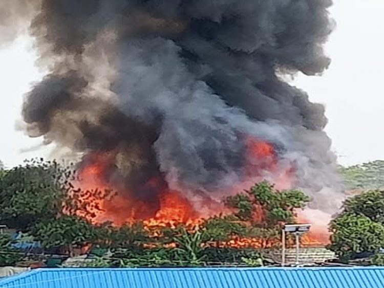 উখিয়া রোহিঙ্গা ক্যাম্পে ফের আগুন, নিয়ন্ত্রণে ২ ইউনিট