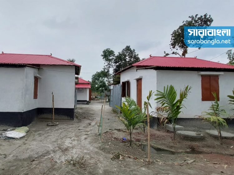 প্রধানমন্ত্রীর উপহার জমি-ঘর পেয়ে জীবন বদলে যাচ্ছে তাদের