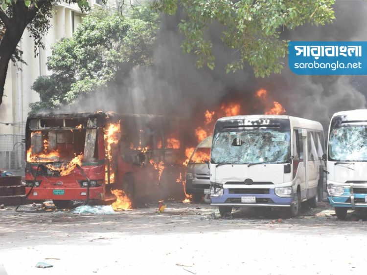 বঙ্গবন্ধু মেডিক্যাল হাসপাতালে তাণ্ডব, বাস ভাঙচুর-আগুন