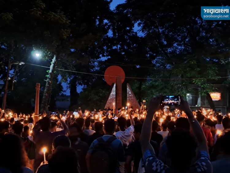 কোটা সংস্কার আন্দোলনে শহিদদের স্মরণে রংপুরে মোমবাতি প্রজ্জ্বলন